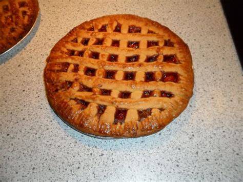 Anschnitt Mailänder Kuchen, Makronenfüllung, Aprikosenmarmelade