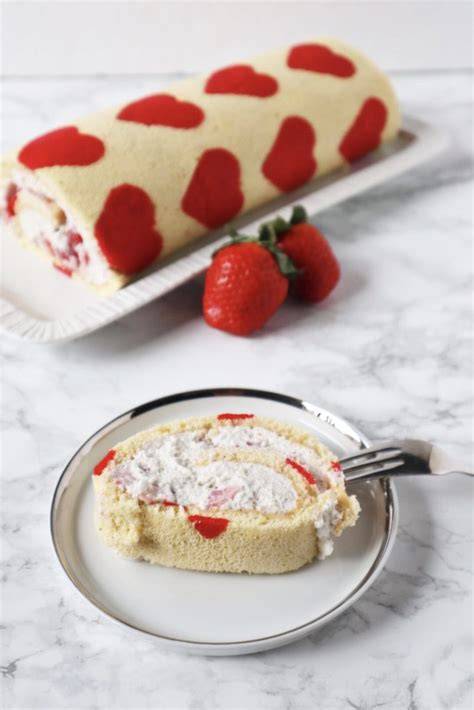 Anschnitt der Viktoria-Torte, Biskuitrollen, Kuppelstruktur