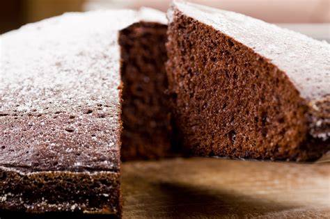 Anschnitt eines saftigen veganen Schokokuchen ohne Ei