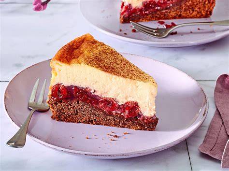 Anschnittfoto: Schichten der Kirsch-Joghurt-Torte, Marmorierung oben