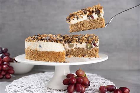 Ansicht: Torte mit Trauben und Karamell-Drip