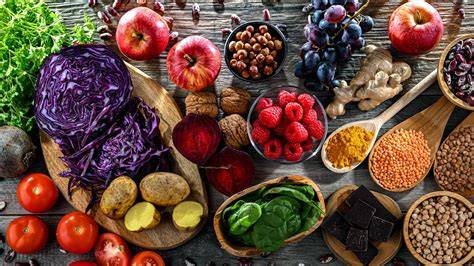 Antioxidantien-reiche Lebensmittel: Beeren, Nüsse, grüner Tee