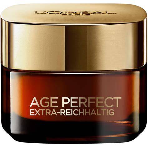 Anwendung Loreal Age Perfect Manuka Honig auf Gesicht und Dekolleté