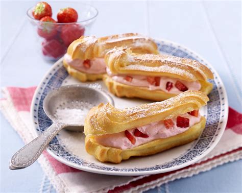 Anwendungsbeispiel: Eclairs mit Erdbeer-Glasur