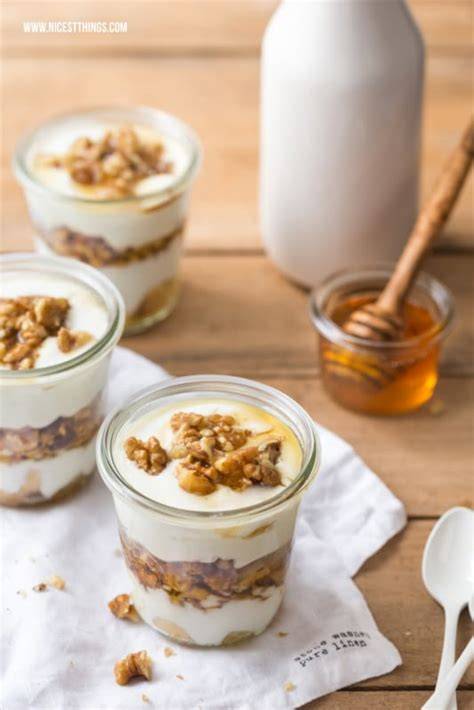 Apfel Tiramisu mit karamellisierten Walnüssen und Honig