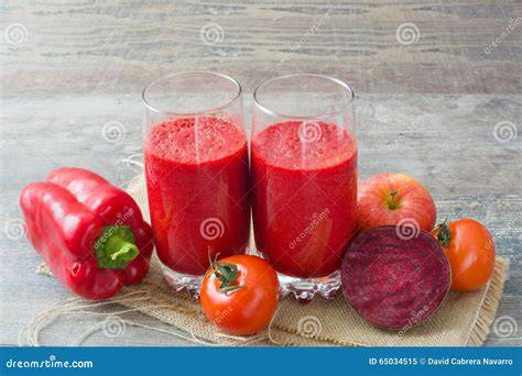 Apfel und Tomate: Zutatenübersicht und Küchenstillleben