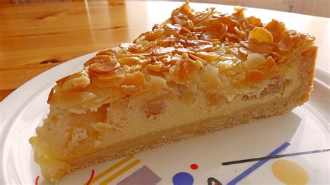 Apfel-Bienenstich-Torte mit Mandelbelag