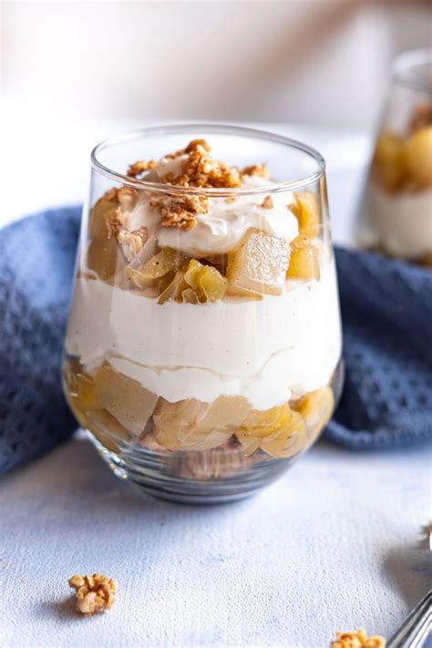 Apfel-Birnen-Quark-Trifle mit Granola