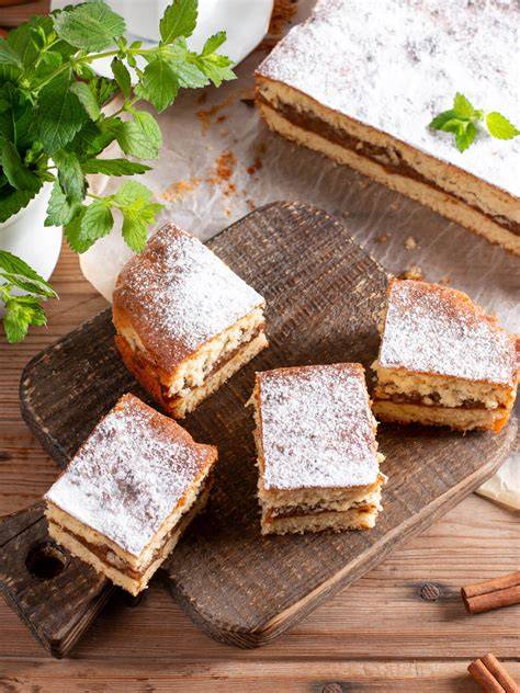 Apfel-Biskuitkuchen vom Blech: Zutatenübersicht und Textur des luftigen Teigs