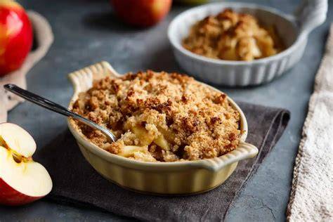 Apfel-Crumble goldbraun aus dem Ofen