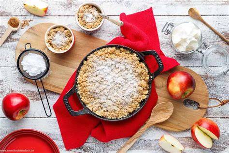 Apfel-Crumble in einer ofenfesten Auflaufform