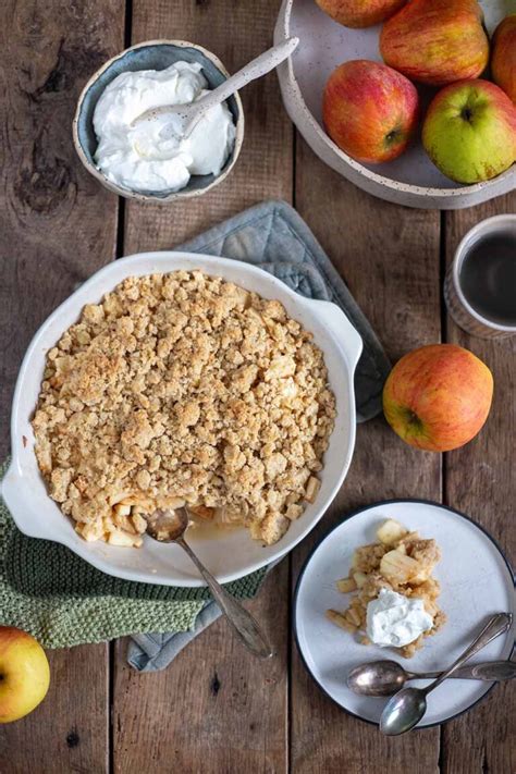 Apfel-Crumble mit knusprigen Haferflocken-Streuseln