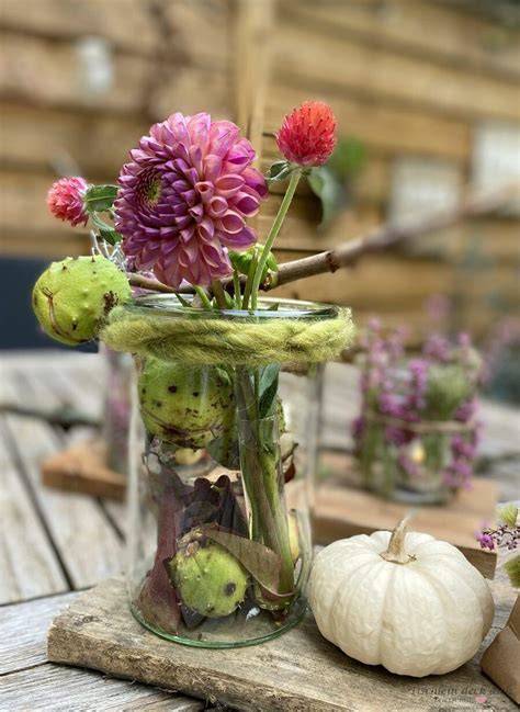 Apfel-Kürbis-Marmelade im Glas, herbstliche Farbe