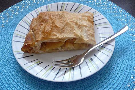 Apfel-Marzipan Strudel aufgeschnitten, Nahaufnahme