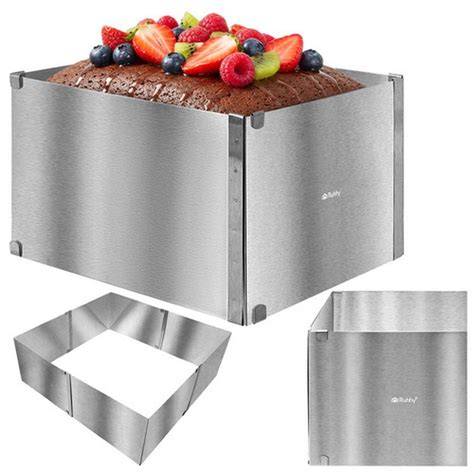 Apfel-Marzipan-Kuchen in verschiedenen Backformen