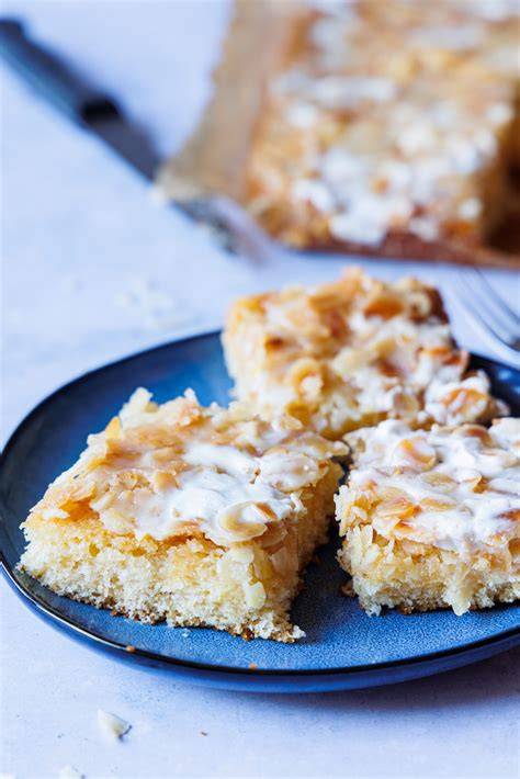 Apfel-Mascarpone-Blechkuchen mit Mandeln