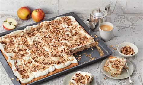 Apfel-Nuss-Kuchen mit Schmandbelag