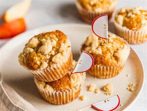 Apfel-Nuss-Muffins mit Zimthonig-Topping