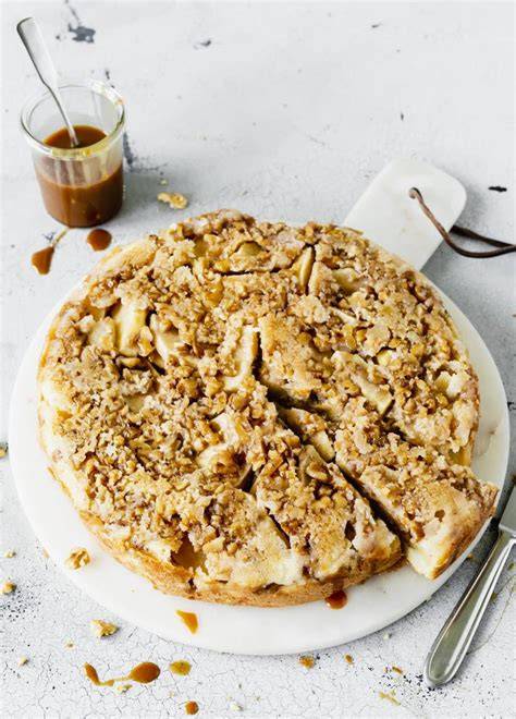 Apfel-Pekannuss-Streuselkuchen mit Karamell
