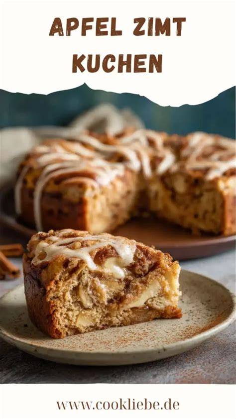 Apfel-Quark-Kuchen angeschnitten mit Zimt und Staubzucker, Serviervorschlag