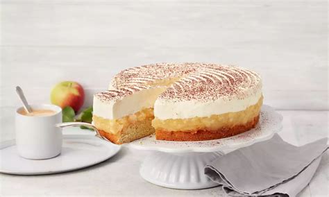 Apfel-Rahm-Torte aufgeschnitten