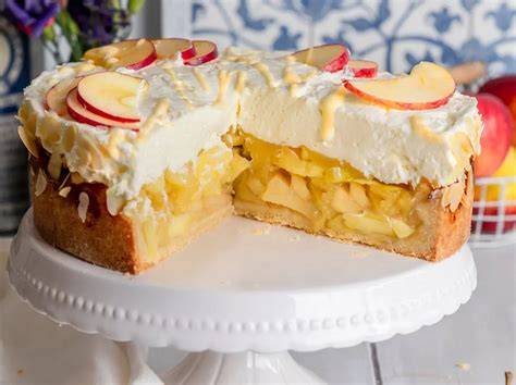 Apfel-Schmand-Torte aufgeschnitten