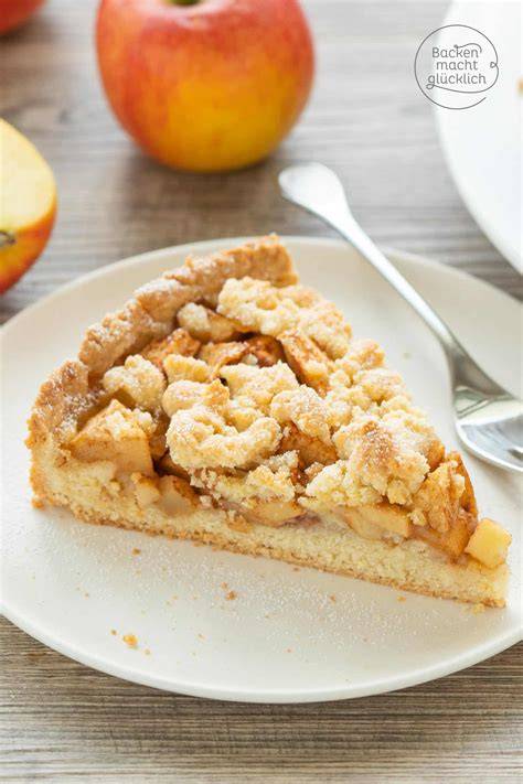 Apfel-Streusel-Kuchen auf Springform, angeschnitten