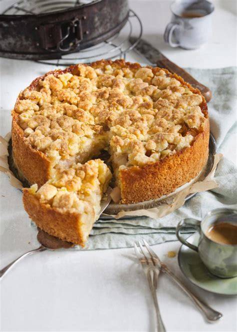 Apfel-Streusel-Kuchen in Springform mit knusprigen Streuseln