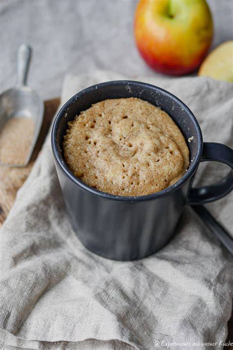 Apfel-Tassenkuchen frisch aus der Mikrowelle