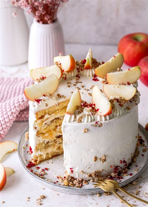 Apfel-Tiramisu-Torte mit Espresso-getränkten Biskuitböden