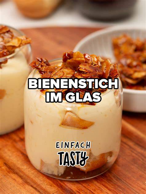 Apfel-Zimt-Quarkcreme im Glas mit karamellisierten Mandeln