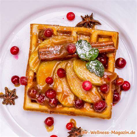 Apfel-Zimt-Waffeln mit Kompott