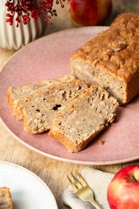 Apfelbrot auf der Kaffeetafel mit Marmelade