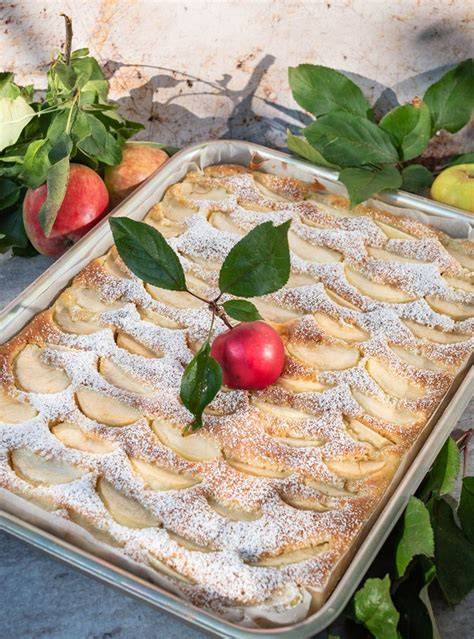 Apfelernte auf einer Streuobstwiese - perfekte Äpfel für Apfelkuchen vom Blech