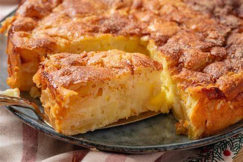 Apfelkuchen in Springform, frisch gebacken