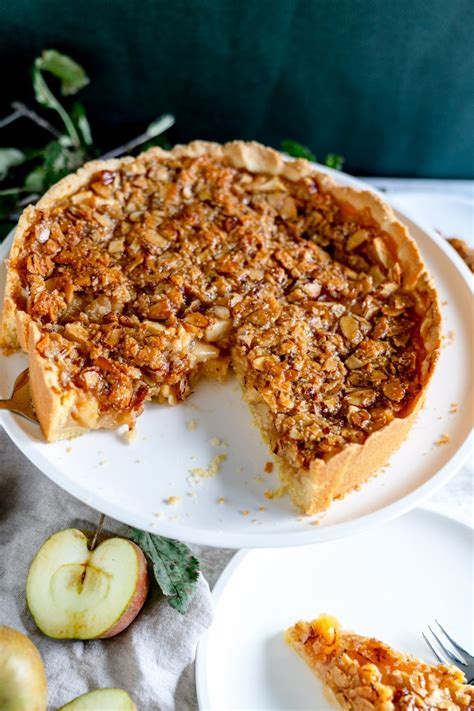 Apfelkuchen mit Bienenstichkruste
