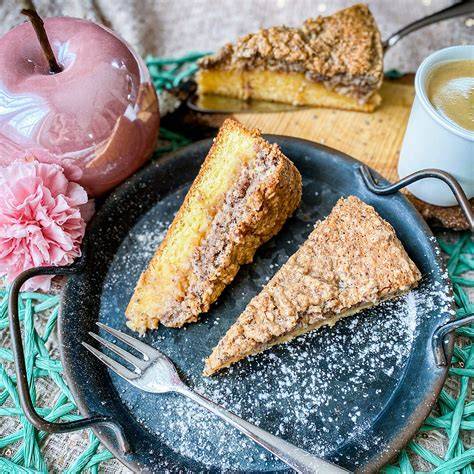 Apfelkuchen mit Haselnuss‑Baiser