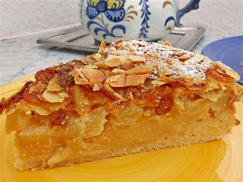 Apfelkuchen mit Joghurt und Mandelkruste