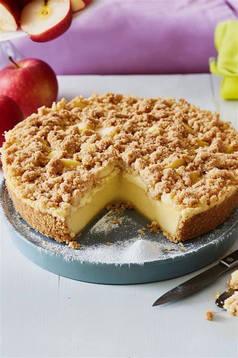 Apfelkuchen mit Mandelkruste und Vanillepudding
