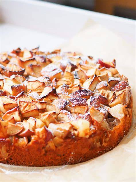 Apfelkuchen mit Mandeln, frisch aus dem Ofen