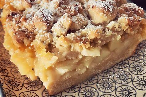 Apfelkuchen mit Streuseln auf Blech