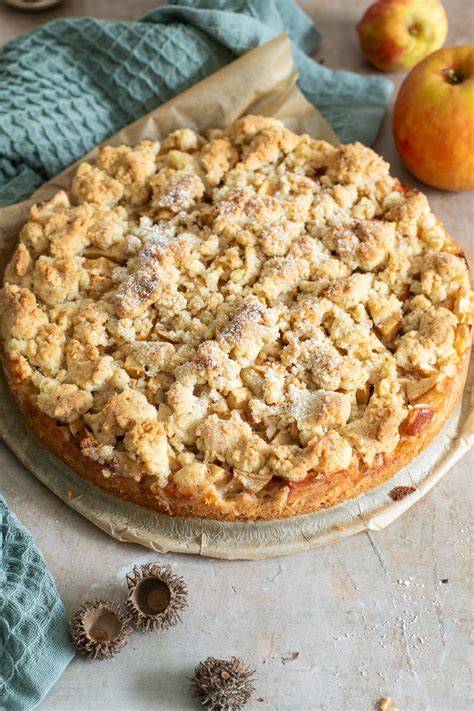 Apfelkuchen mit Streuseln und Mandeln