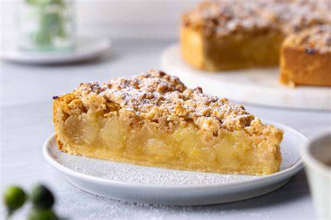 Apfelkuchen mit glänzendem Tortenguss