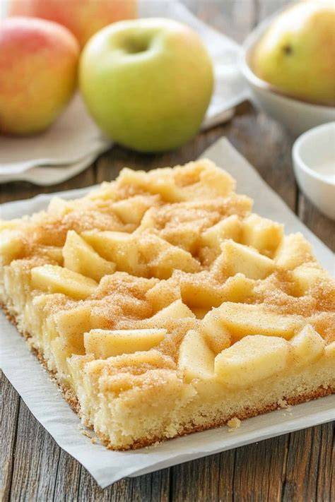 Apfelkuchen vom Blech - Zutaten, Schritte und Backzeiten als Infografik