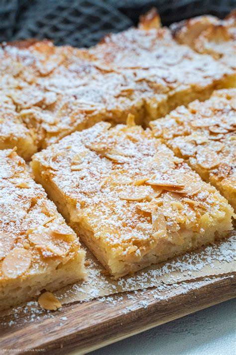 Apfelkuchen vom Blech mit gehobelten Mandeln