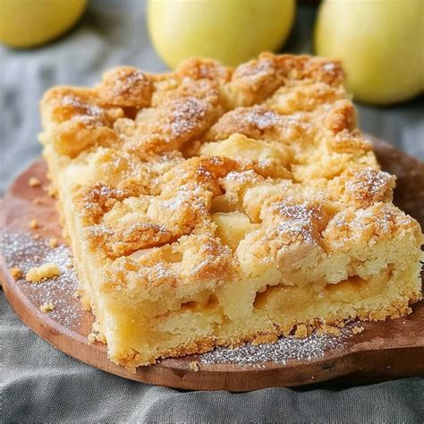 Apfelkuchen vom Blech mit großzügigen Streuseln