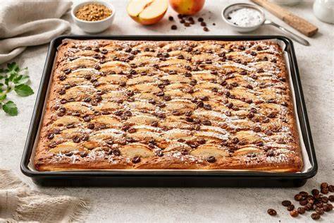 Apfelkuchen-Scheiben auf Backblech