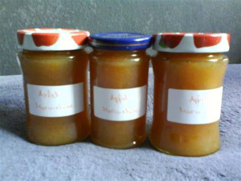 Apfelmarmelade Variationen: mit Ingwer, Marzipan, oder im Glas verschenkt