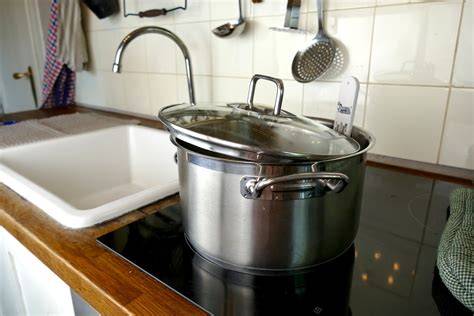 Apfelmarmelade einkochen im Kochtopf