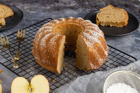 Apfelmus-Rührkuchen im Anschnitt